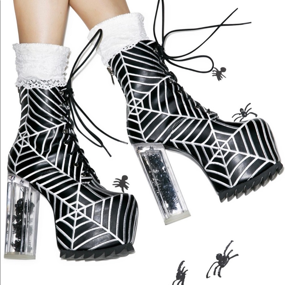 🕸 RARE Dolly Bae  SpiderWeb Platforms 🕷